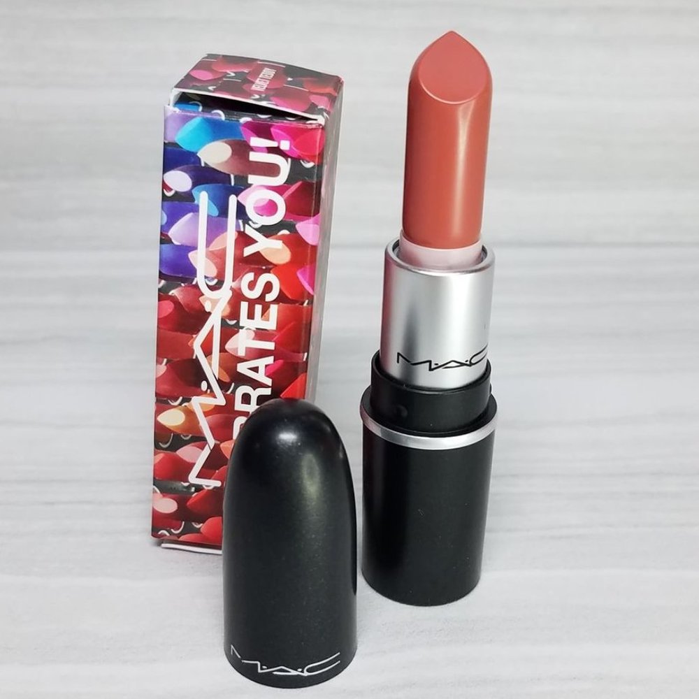 MAC Celebrates You matte lipstick - Velvet Teddy